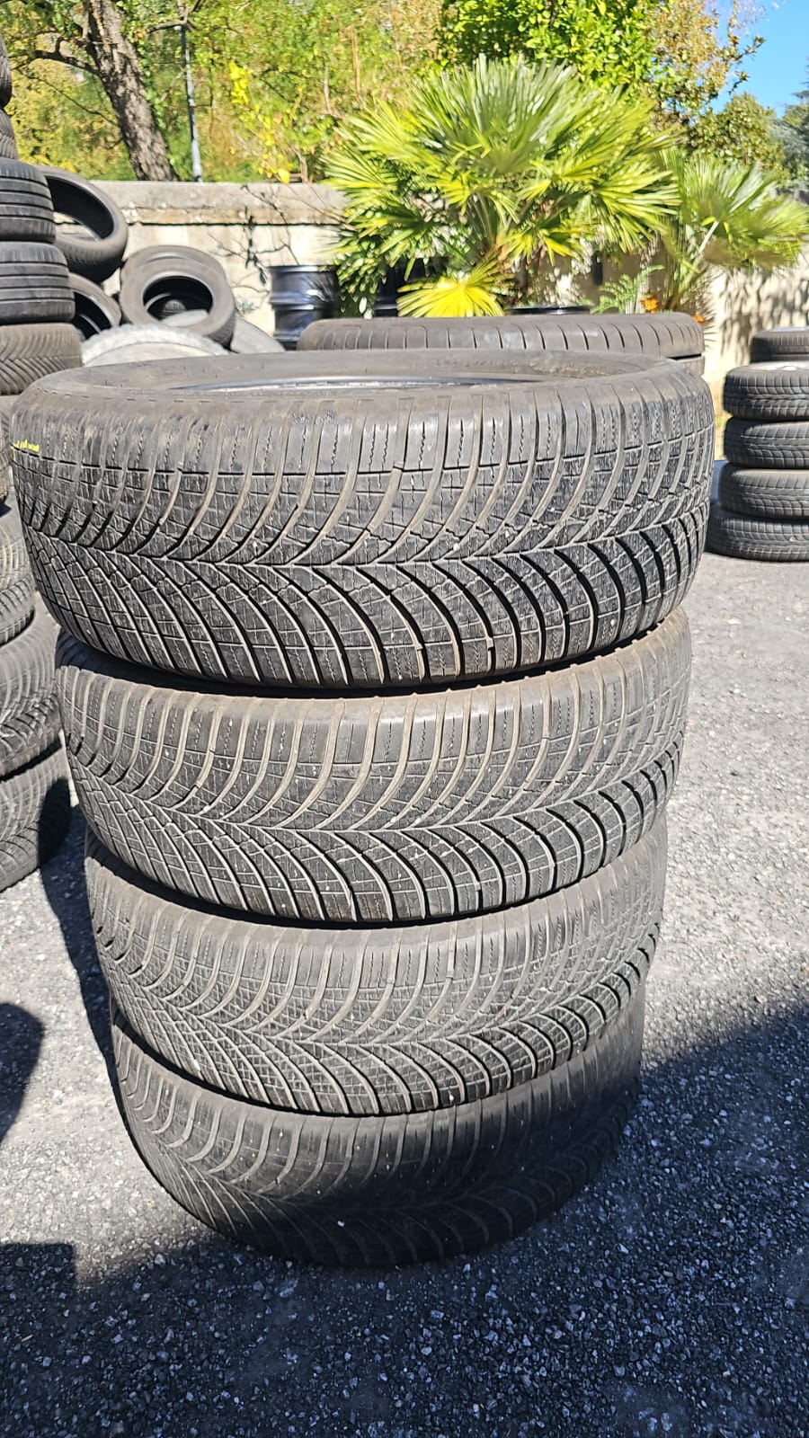 Goodyear VECTOR 4 SEASON GEN-3